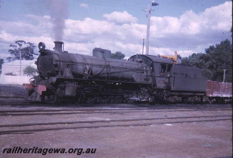 P12828
W class 923, Katanning, GSR line, front and side view
