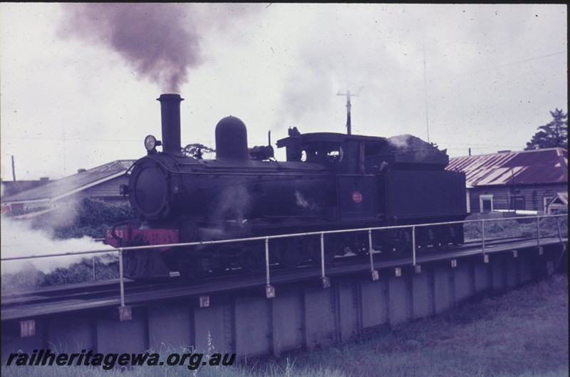 P13022
G class 233, turntable, Brunswick Junction, loco being turned
