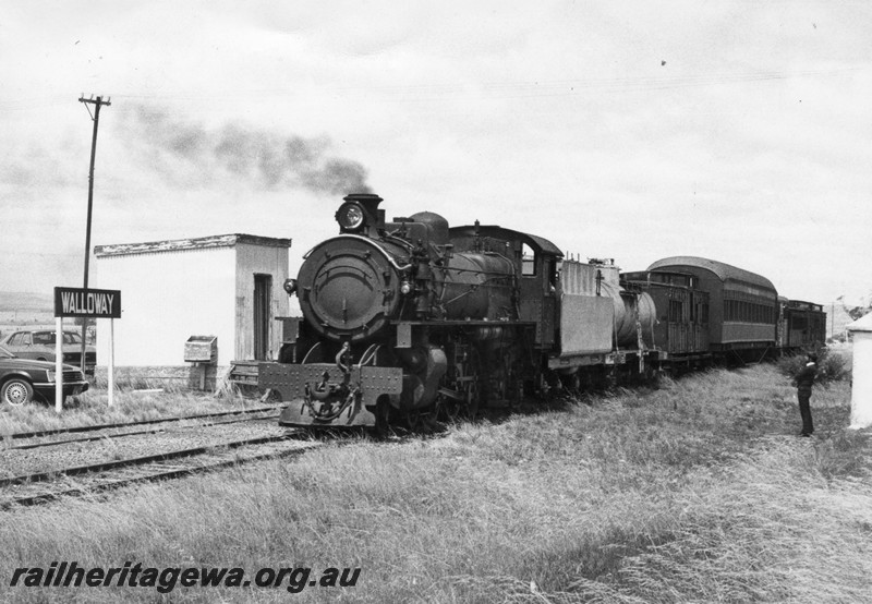 P13100
2 of 3 views of PMR class 720, partially repainted, in the ownership of Steamtown Peterborough in South Australia, in steam hauling a train comprised of brakevans and carriages. This loco was purchased by Steamtown in 1978 and arrived in Peterborough on 17th January 1979, at Walloway.
