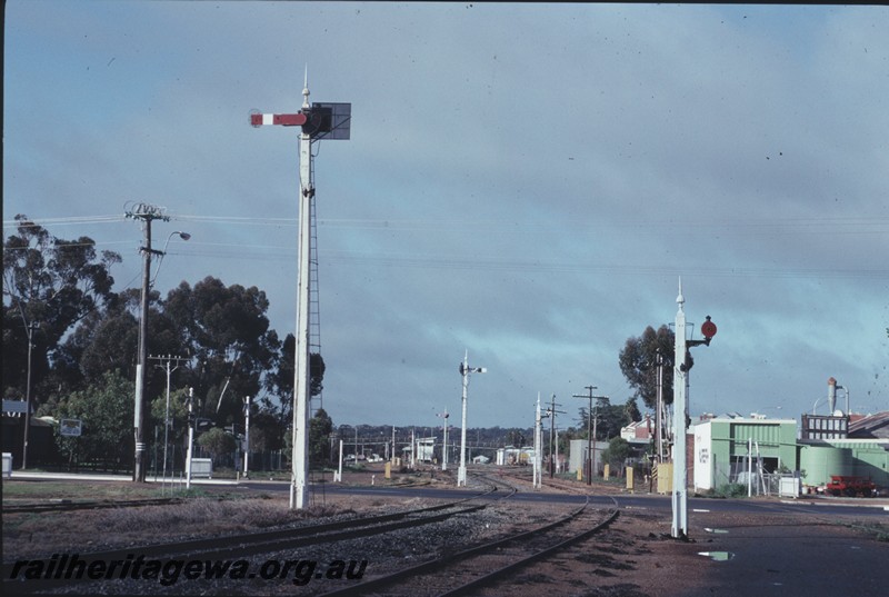P13289
Signals, north end of Narrogin yard, GSR line, signal with a backing plate behind the spectacle plate
