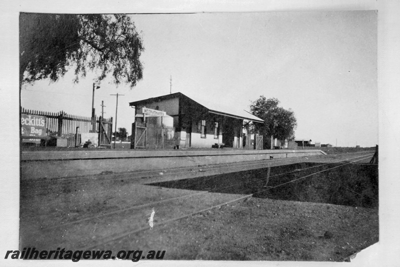 P13556
1 of 6 images of the station buildings and yard at Meekatharra, NR line, end and track side view of the station building 
