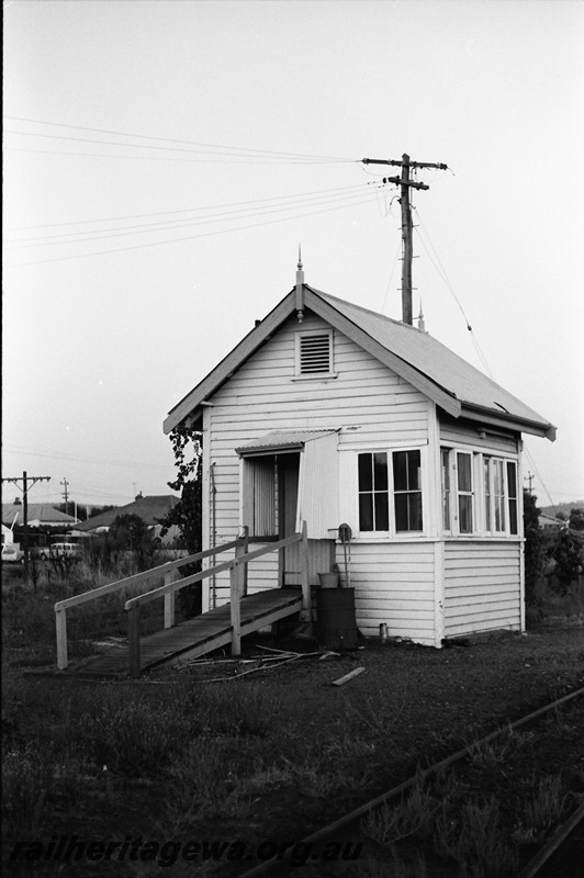 P13897
1 of 3 views of the signal box (Pilot Cabin) at the entrance to the Midland Yard, Lloyd Street, Bellevue, entrance end and trackside view
