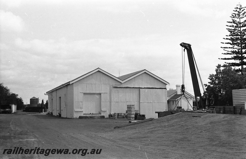 P13946
23 of 32 images of the railway and jetty precincts of Busselton, BB line, goods shed, platform crane rear and end view.
