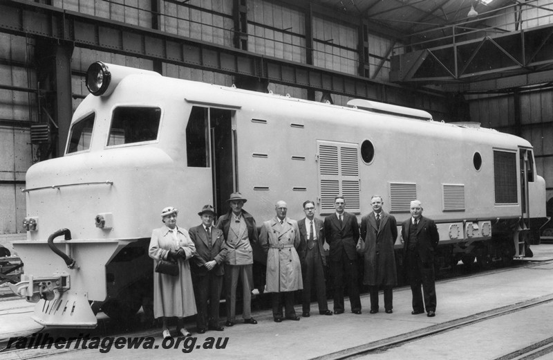 P14188
X class at the Metropolitan Vickers works, Bowesfield, Stockton on Tees, UK, in works grey livery, group assembled in front of the loco
