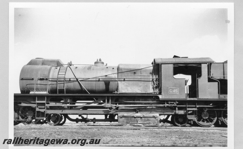 P14197
ASG class 45, Kalgoorlie loco depot, EGR line, side view of the boiler and cab showing the shortened boiler cowling
