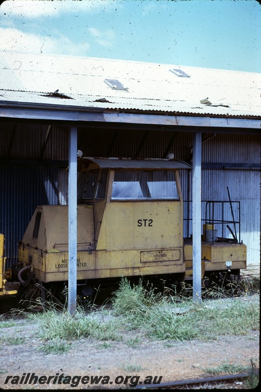 P14353
Shunting tractor ST2, side view, Manjimup, PP line

