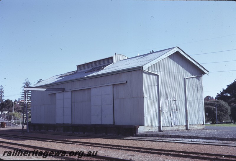P14404
Goods shed, Cottesloe, trackside and end view
