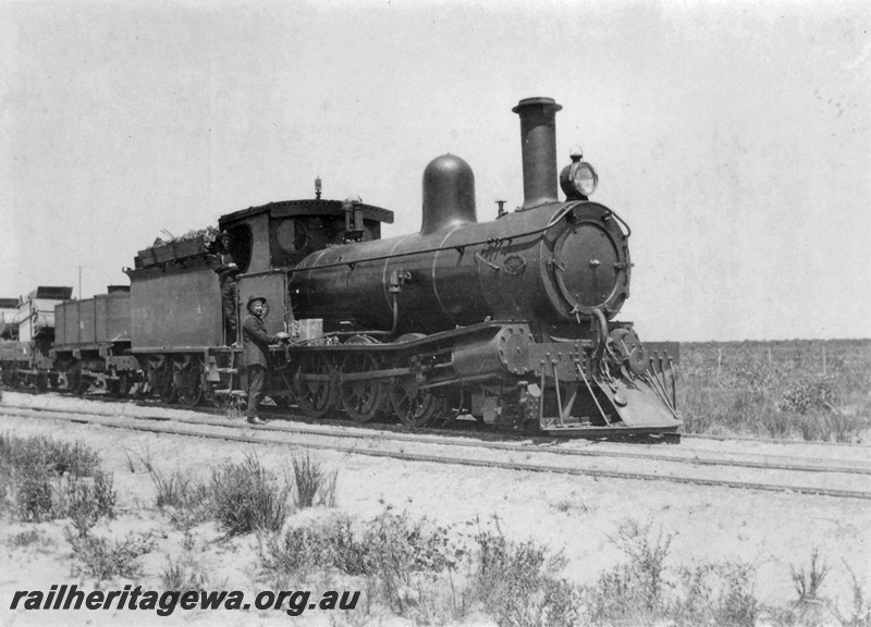 P14500
G class 156, four wheel wooden water tank wagon, Esperance Yard, CE line, side and front view
