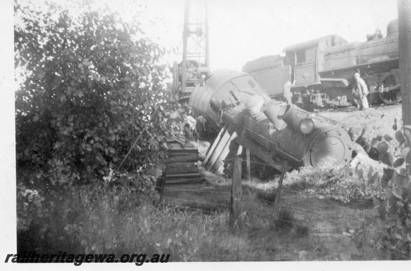 P14688
1 of 10, ES class 332 derailed on 10/6/1951, lying in a creek at Wooroloo, ER line, a PR class loco and a breakdown crane in the background, Same as P02580. 
