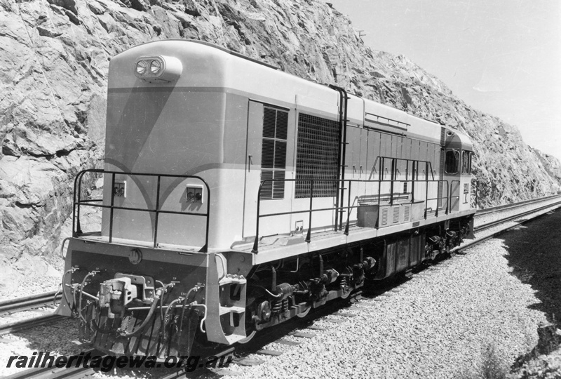 P14985
K class 201 standard gauge diesel loco in original livery, long hood end and side view
