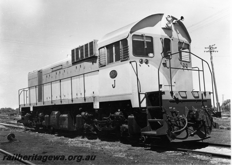 P14986
J class 104 standard gauge diesel loco in original livery, side and cab end view
