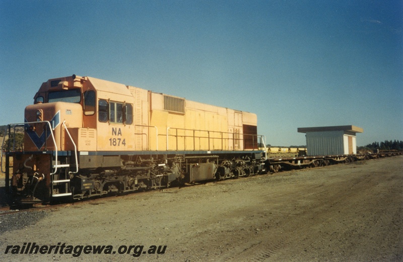P15012
NA class, West Toodyay, Avon Valley line, front and side view
