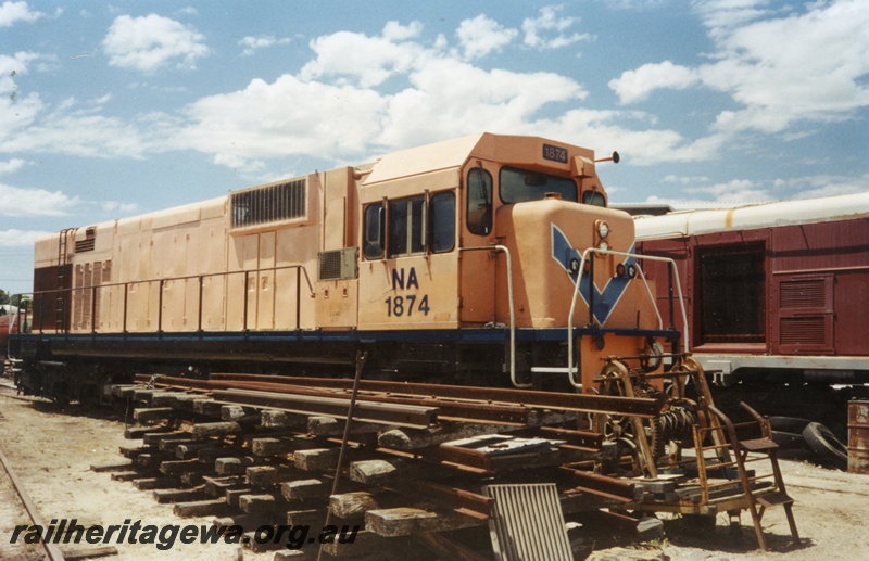 P15013
NA class 1874, Flashbutt siding, Midland, side and front view
