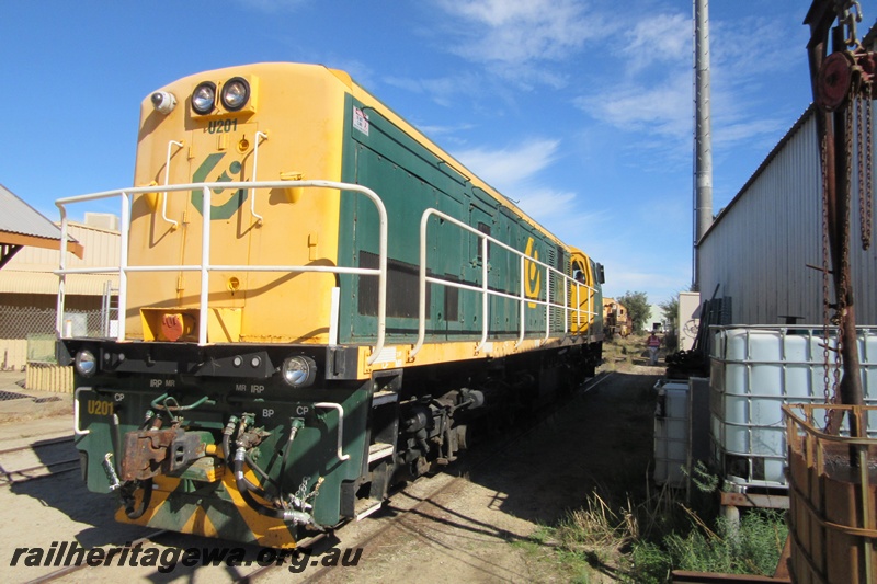 P15072
Public Transport Authority (PTA) loco, U class 201 passing through the Rail Transport Museum site heading towards the UGL plant, Bassendean, end and side view
