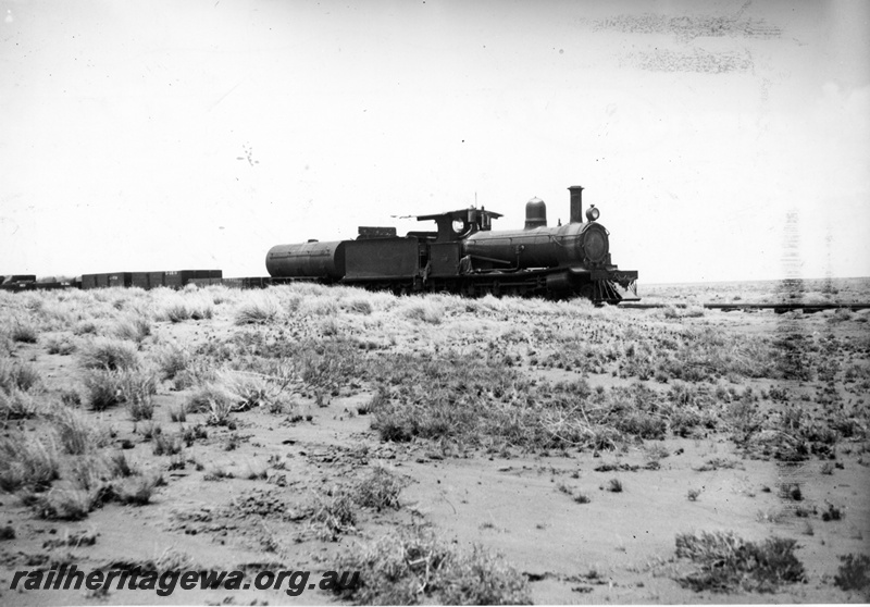 P15119
G class 118, 4-6-0 steam locomotive with a goods train on the Port Hedland - Marble Bar Railway. Note the flat terrain. PM line
