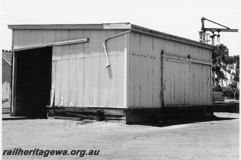 P15158
2 of 2 views of the goods shed at Quairading, YB line, end and roadside view, platform crane can be seen beyond the shed.
