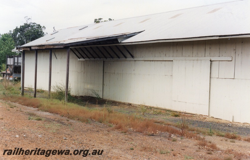 P15192
2 of 7 images of the railway precinct at Manjimup, PP line. Disused packing shed no longer served by rail, side view
