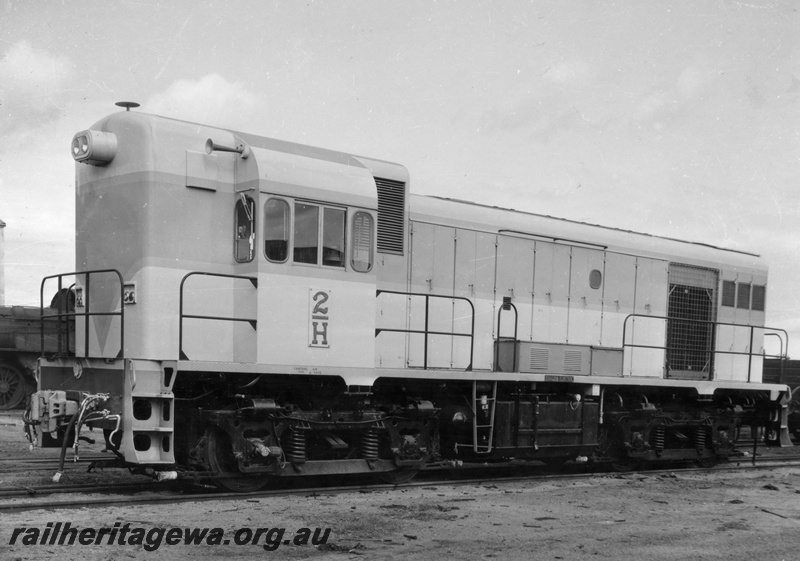 P15384
H class 2 standard gauge diesel locomotive, minus front & rear cowcatchers, at Midland Workshops.
