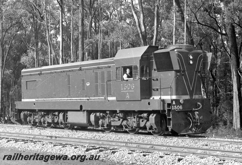 P15385
A Class 1506 diesel locomotive pictured on first run after delivery, Jarrahdale. This locomotive was the first narrow gauge locomotive fitted with dynamic brakes.
