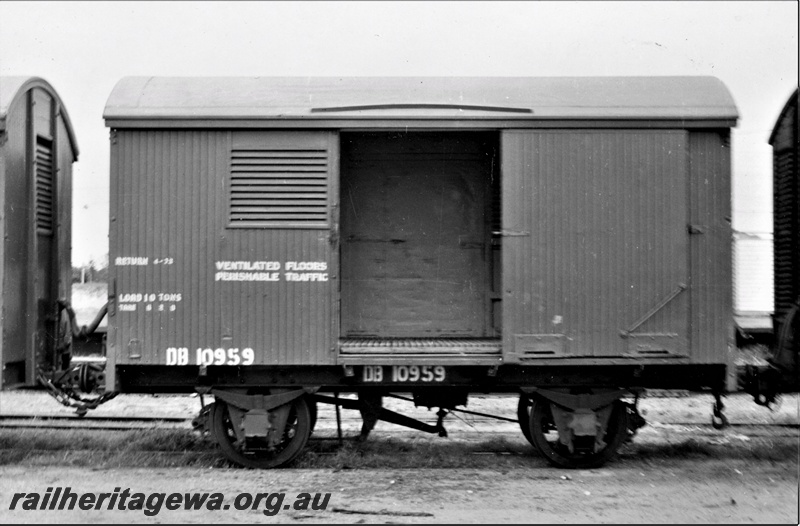 P15638
DB class four wheel van with a ventilated floor for perishable traffic, Rivervale, SWR line, side view
