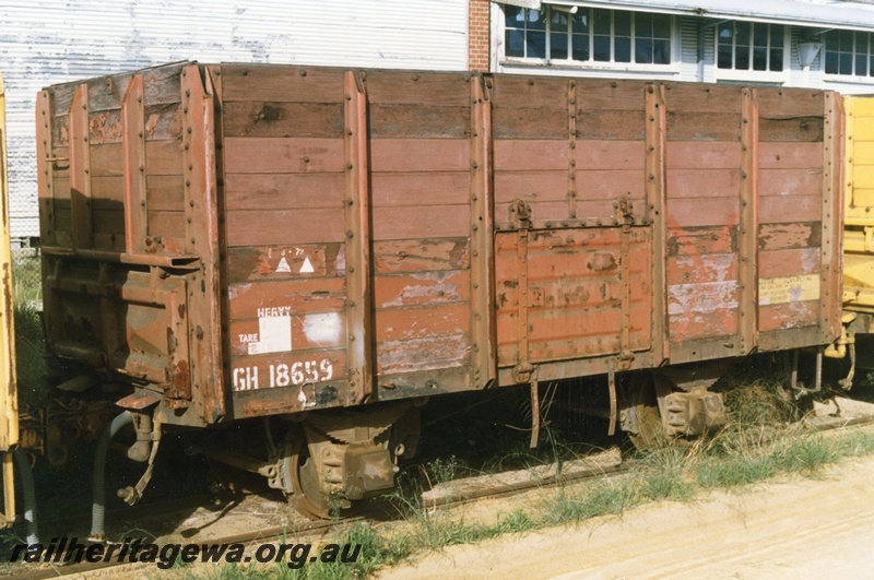 P15698
GH class 18659 high sided open wagon, brown livery, Bellevue, end and non brake lever side view
