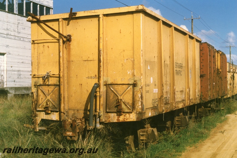 P15711
GHE class 21439-B. All steel high sided open wagon, yellow livery with 