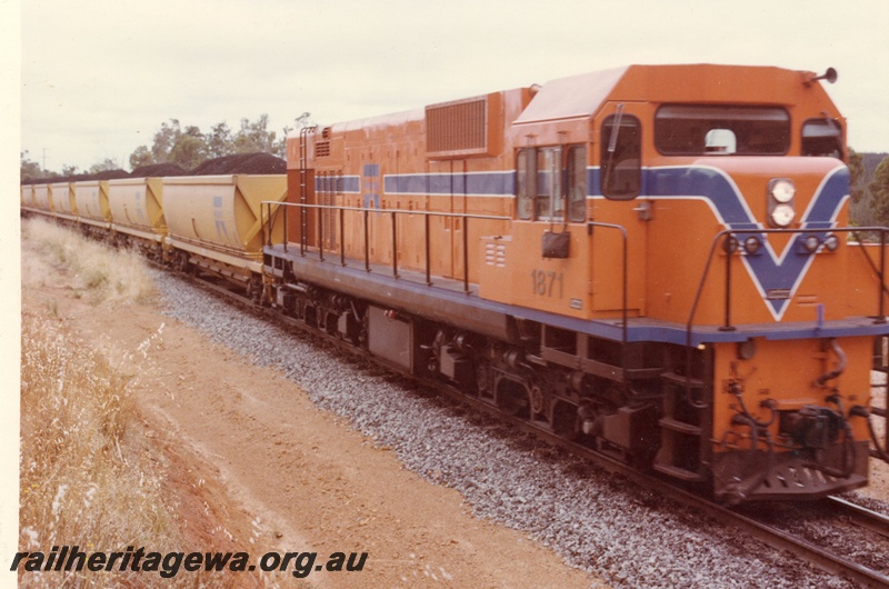 P15894
N class 1871, in Westrail orange with blue and white stripe, on coal train, side and front view
