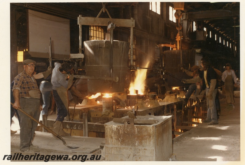 P15985
Pouring of molten metal, workers, Foundry, Midland Workshops
