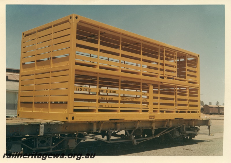 P16018
Sheep container no 5301, yellow, on flat bed wagon, end and side view
