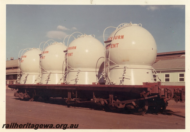 P16019
QCC class 23589, cement container wagon with 