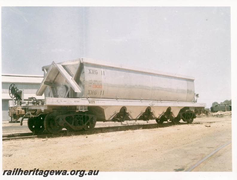 P16051
XNG class 11 salt wagon, end and side view, similar to P3790
