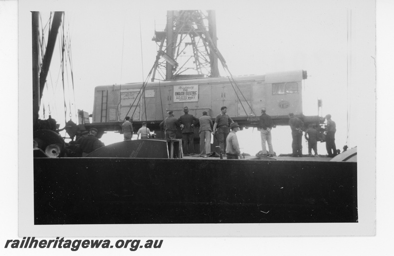 P16127
4 of 6 images of an MRWA F class diesel being unloaded from a ship by the floating crane 