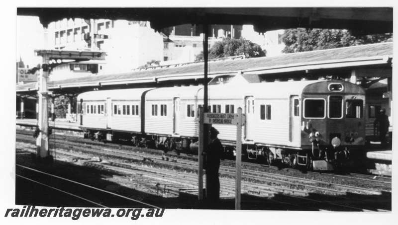 P16418
ADK class railcar, ADB class trailer, bracket signals, platform, canopy, Perth city station, side and end view
