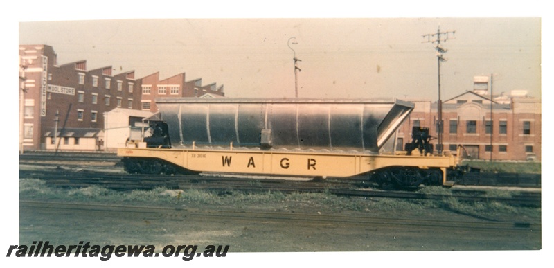 P16490
XB class 21016 wagon, Fremantle, ER line, side view
