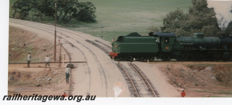 P16525
W class 923, crossing over dual gauge tracks under construction on the Avon Valley line, Toodyay, CM line
