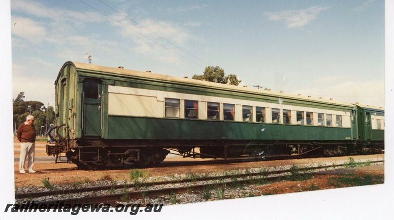 P16559
ARA class 356 passenger coach, preserved by ARHS, end and side view
