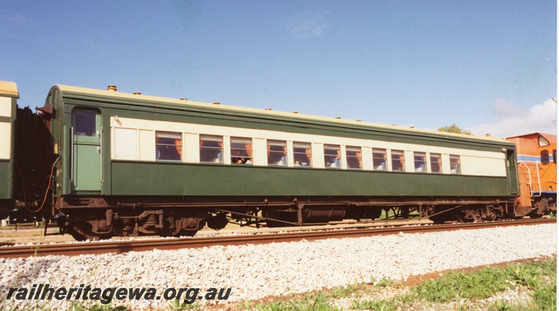 P16562
ARA class carriage, in preservation, end and side view
