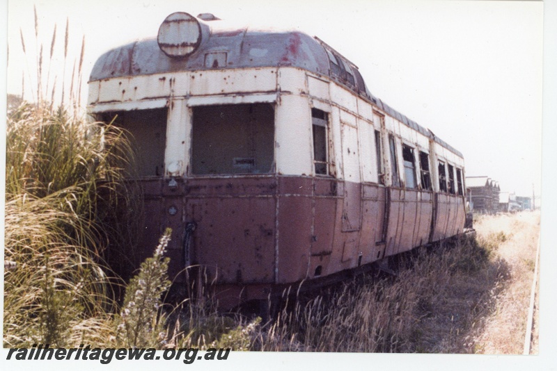 P16646
1 of 4 images of ADE class 44, in derelict condition, Albany Harbour Board, Albany, end and side view
