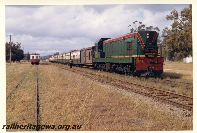 P17100
A class 1504, on ARHS Tour train to Jarrahdale, railcar in siding, Mundijong, SWR line
