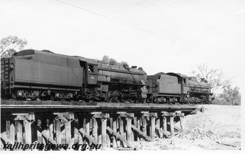 P17221
W class 955 and V class 1217, on wooden Hotham River Bridge, GSR line, rear and side view
