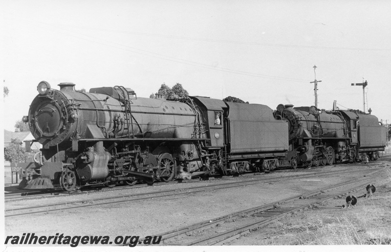 P17238
V class 1206 and V class 1207, about to work goods train No 12 Brookton to Narrogin, signal, GSR line 
