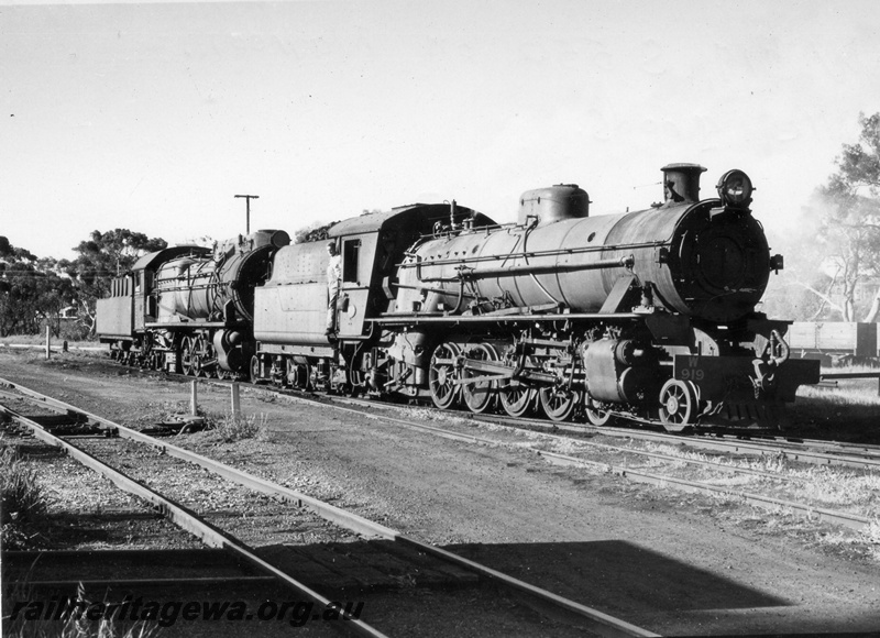 P17345
W class 919 steam locomotive and S class 550 