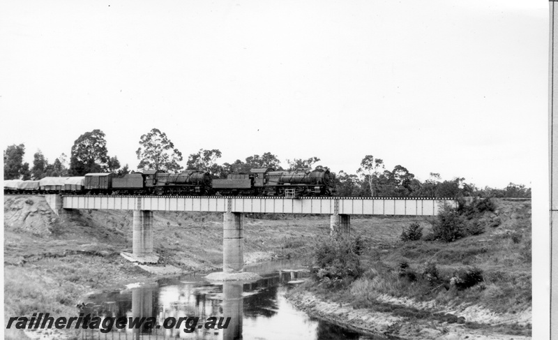 P17372
S class 548 and S class 542 steam locomotives on 104 goods crossing Collie River bridge enroute to Brunswick Junction. Side view of bridge girders, pylons and low water in river. BN line.
