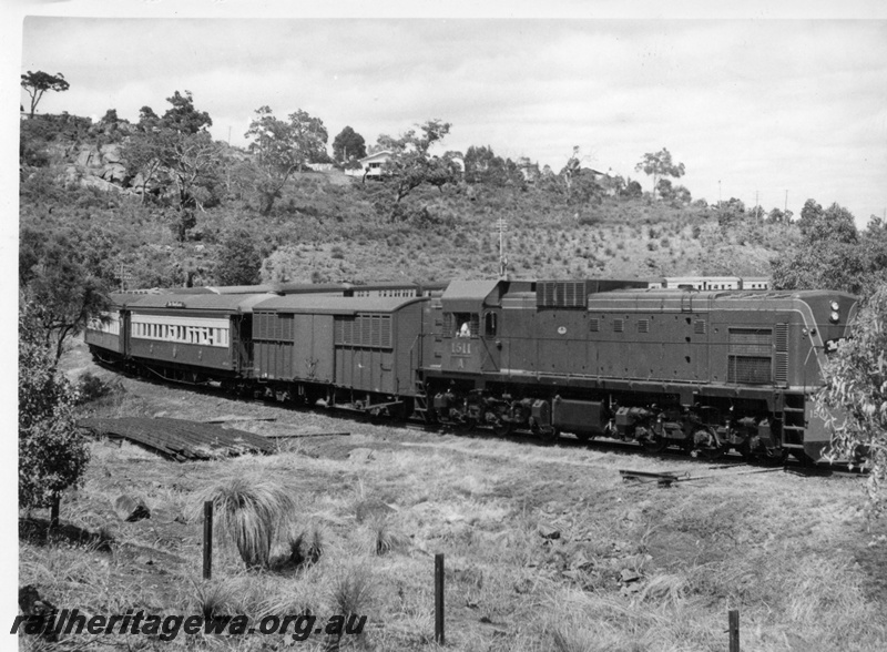 P17609
A class 1511 diesel locomotive hauling The Westland Express through the Darling Ranges near the Swan View Tunnel deviation. ER line. Side view of diesel locomotive.
