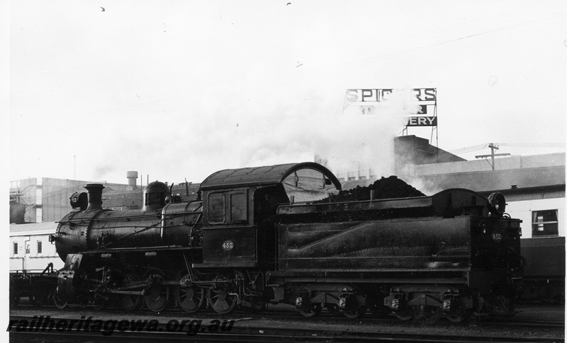 P17639
FS class 452 steam locomotive on shunting duties at Unknown location.
