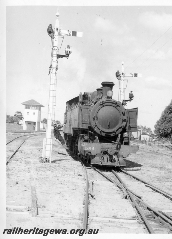 P17656
DM class584 steam locomotive shunting at Rivervale. SWR line. Note semaphore signals and siding trackage. Front view of locomotive.
