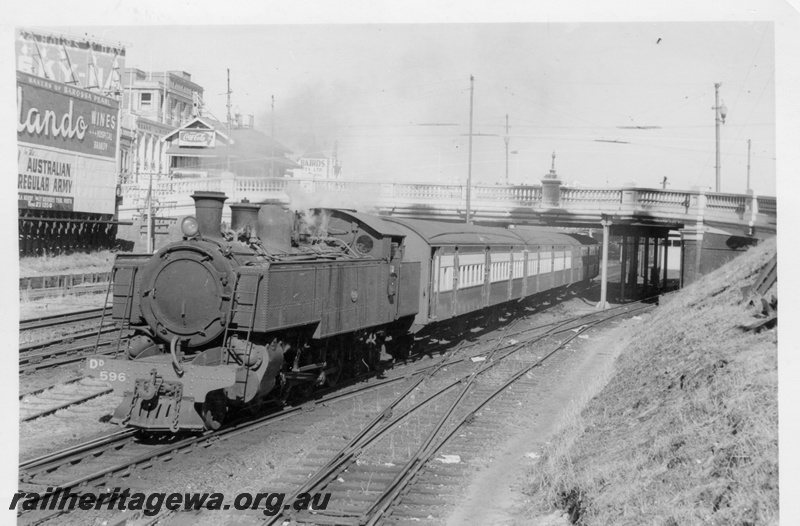 P17668
DD class 596, on suburban passenger train to Armadale, departing Perth, Barrack Street bridge, SWR line
