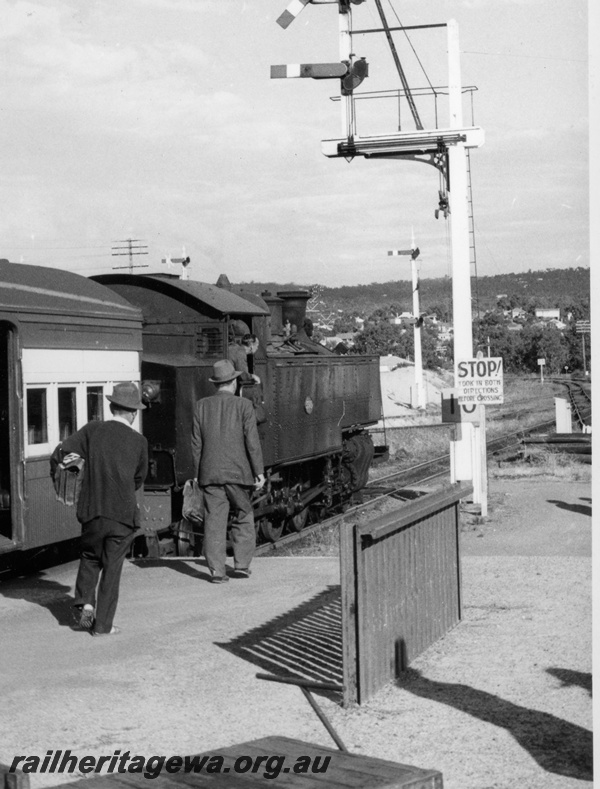 P17727
DD class 598 steam locomotive on suburban passenger working, bracket signals, stop sign, platform, platform trolley, Bellevue, ER line.
