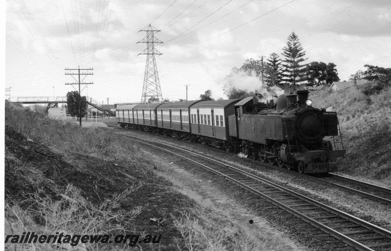 P17729
DM class 585 on suburban passenger working, leaving Victoria Park towards Perth, side and front view, footbridge, station buildings, platform, nameboard, SWR line.
