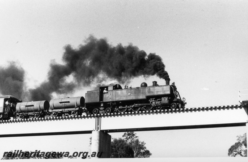 P17788
DM class 586, with two water tenders, on ARHS tour train to Gingin, crossing concrete and steel bridge, Upper Swan, MR line
